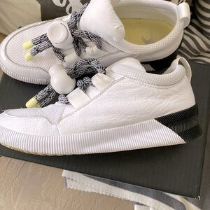 Sorel Out and About Street Sneak. Great condition!